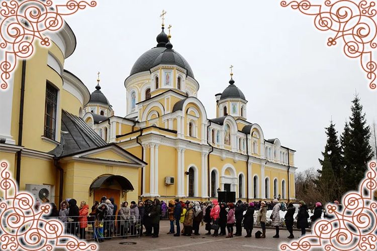 Очередь к матушке Матроне в Покровском монастыре Очередь к матушке Матроне в Покровском монастыре