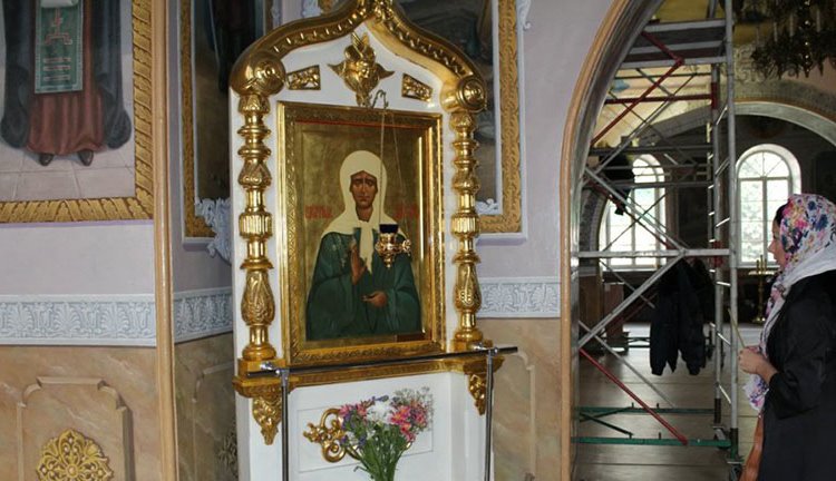 У иконы Матронушки